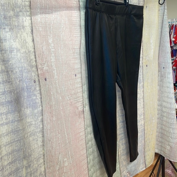 Brand new without tags womans Simply Vera Verawang faux leather leggings. XXL - Picture 5 of 12